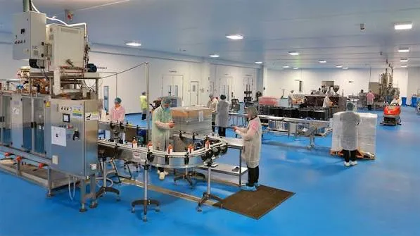 Línea de producción industrial mecanizada para servicios de co-packing Costa Rica en Pc-Pharma.